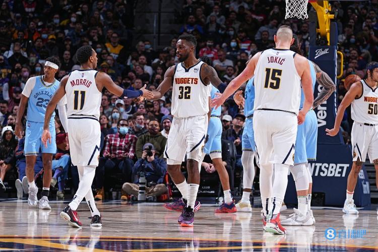 鲍威尔：高诗岩做出了非常好的表率作用 他能够把全队融在一起