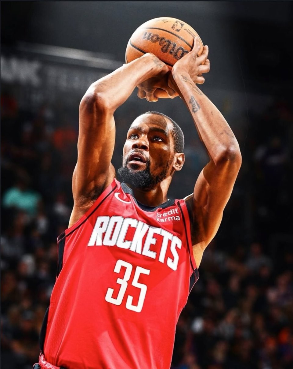 詹姆斯关键三分绝杀比赛