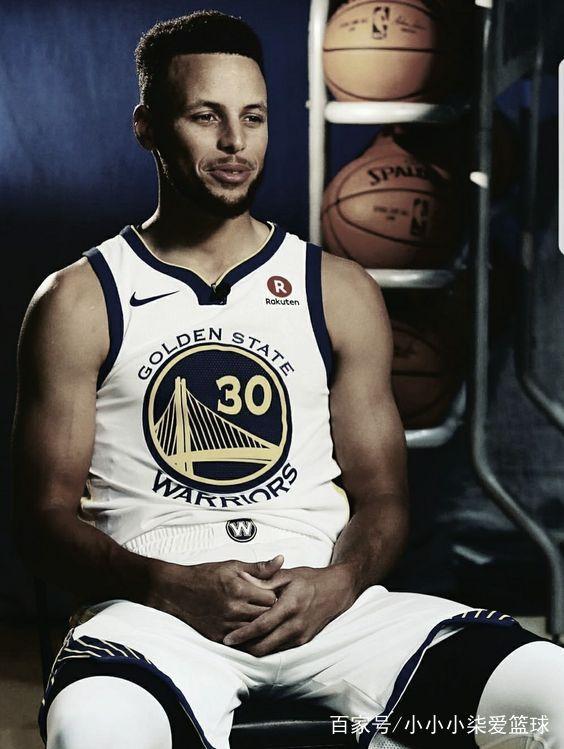 米兰26／27赛季球衣曝光：主场回归传统，二客粉黑搭配