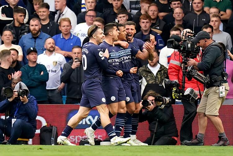 足球国足后防稳固，连续三场零封对手